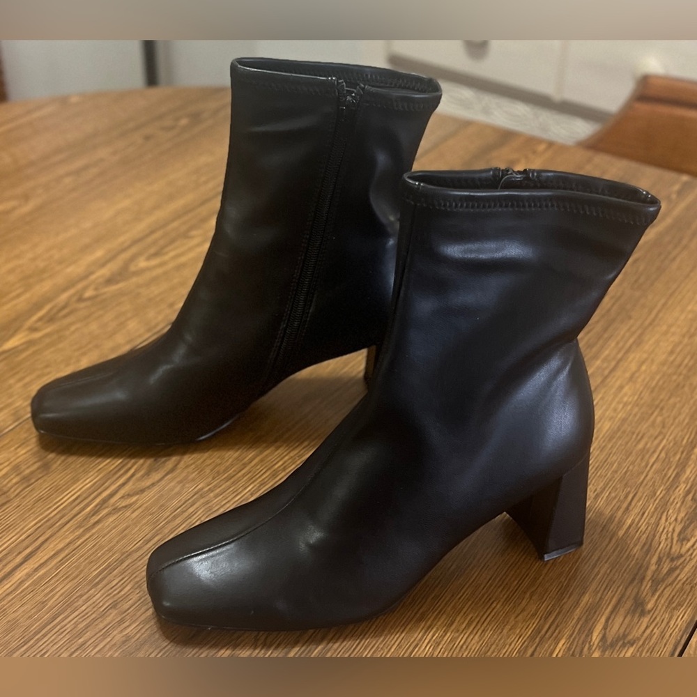 Steve Madden
Black
Size 9.5 
Ankle Boots
2.5” heel
NWT - Picture 14 of 16